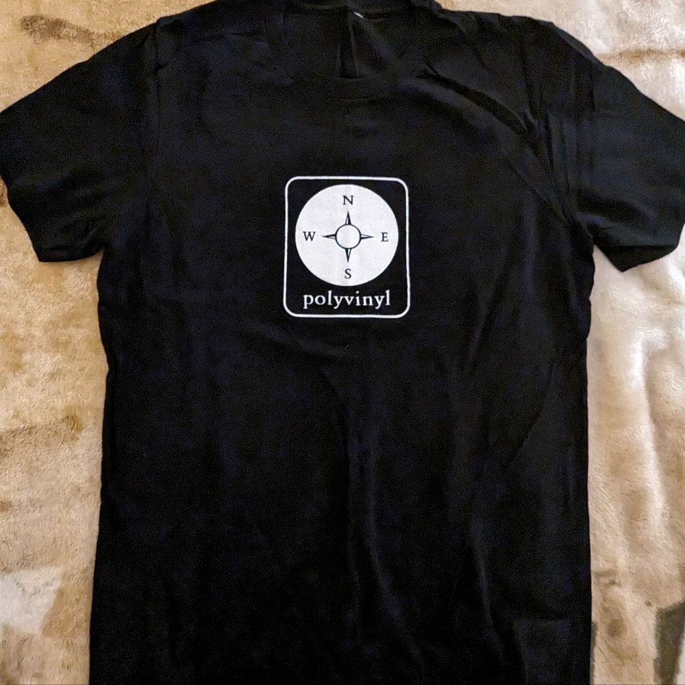 Polyvinyl‎ t-shirt